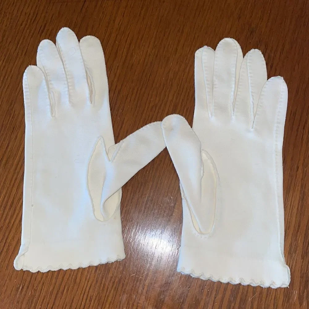 Vtg mid Century cream colored cotton‎ gloves with bead & embroidered design